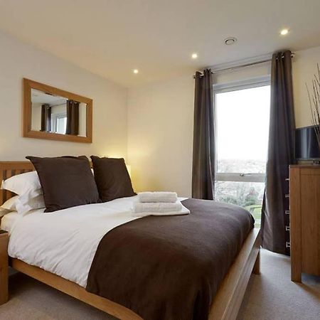 Modern Apartment At Slough Station, London In 18 Mins! Kültér fotó