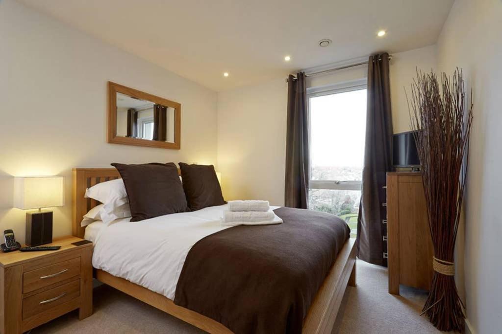 Modern Apartment At Slough Station, London In 18 Mins! Kültér fotó