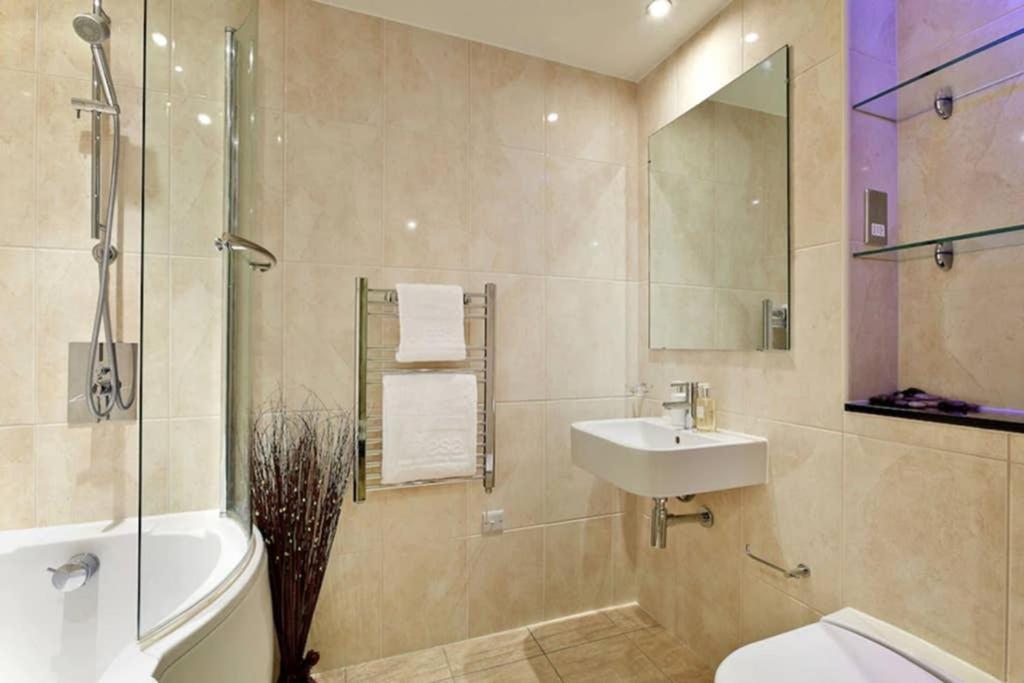 Modern Apartment At Slough Station, London In 18 Mins! Kültér fotó