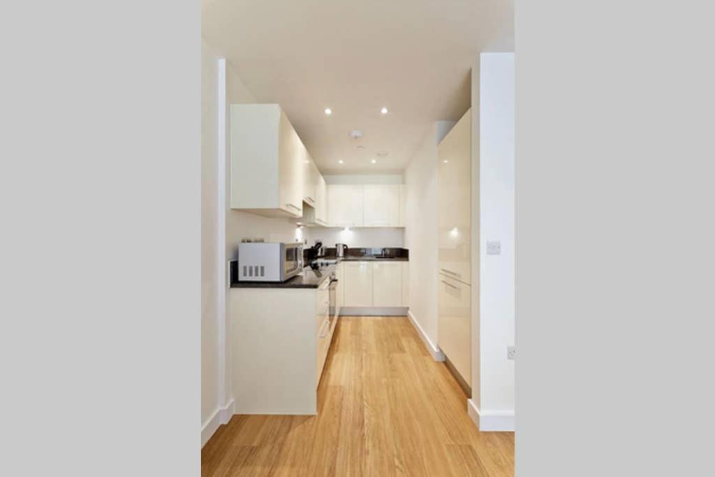 Modern Apartment At Slough Station, London In 18 Mins! Kültér fotó